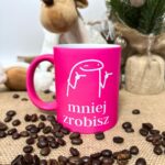 Kubek mniej zrobisz mniej spierolisz różowy z grawerem 330ml