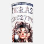 Kubek termiczny princzypesa pije kawę