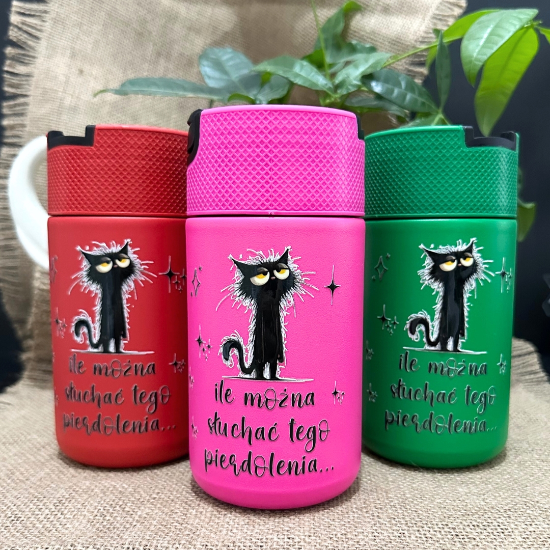 Kubki termiczne ile można słuchać tego pierdolenia z naklejką 3D