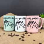 Kubek mniej zrobisz mniej spierdolisz w różnych kolorach