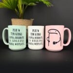 Kubek piję w tym kubku ciepłą herbatę za kolejną marną wypłatę w pastelowych kolorach nowość