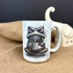 Kubek jestem oazą spokoju marmurkowy szary z wkurzoną żabą