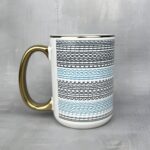 Kubek ile można słuchać tego pierdolenia (szlaczki) złoty