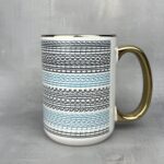 Kubek ile można słuchać tego pierdolenia (szlaczki) złoty nowość