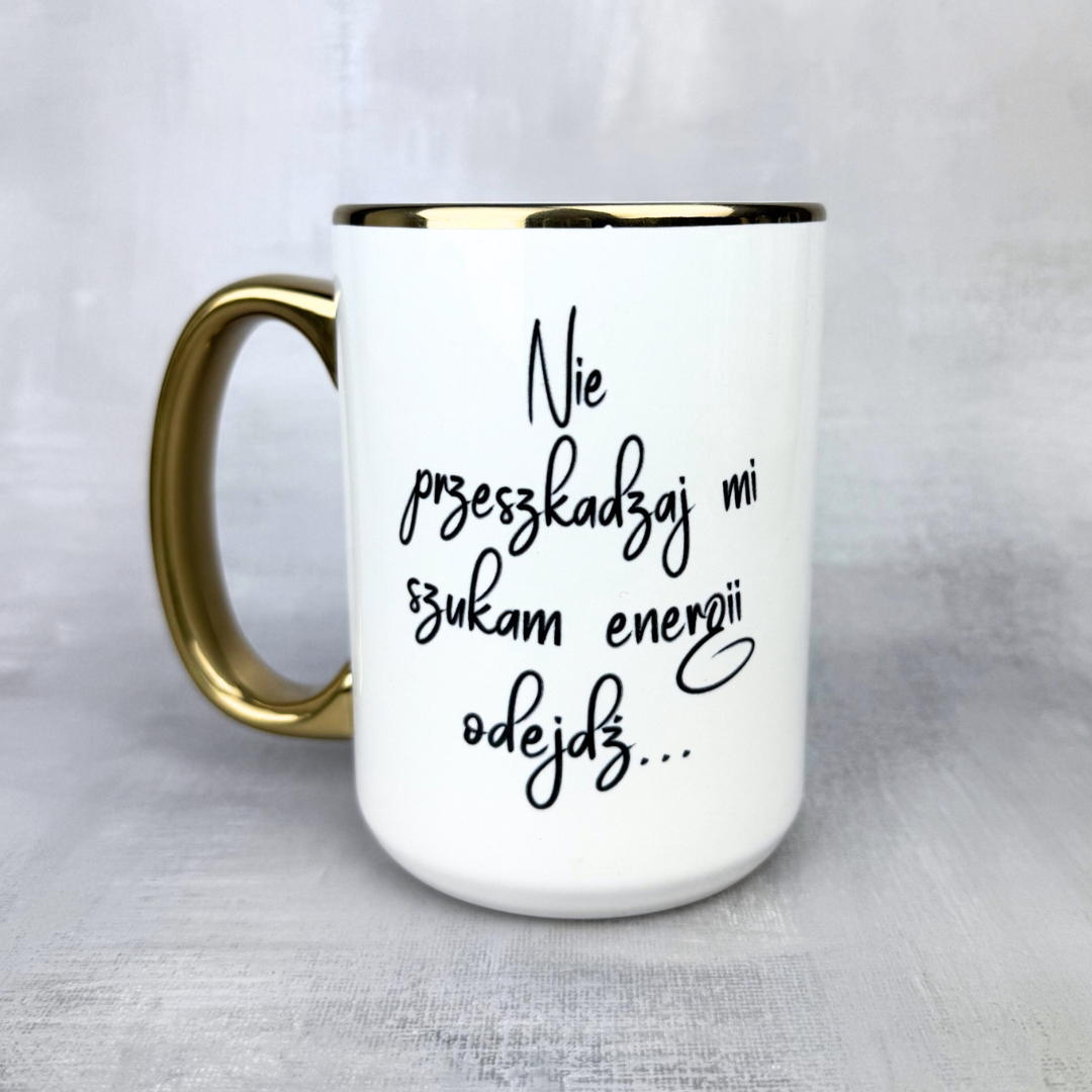 Kubek nie przeszkadzaj mi szukam energii odejdź... złoty nowy