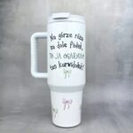 Kubek podróżny na górze róża na dole fiołek to ja ogarniam ten kurwidołek dla niej