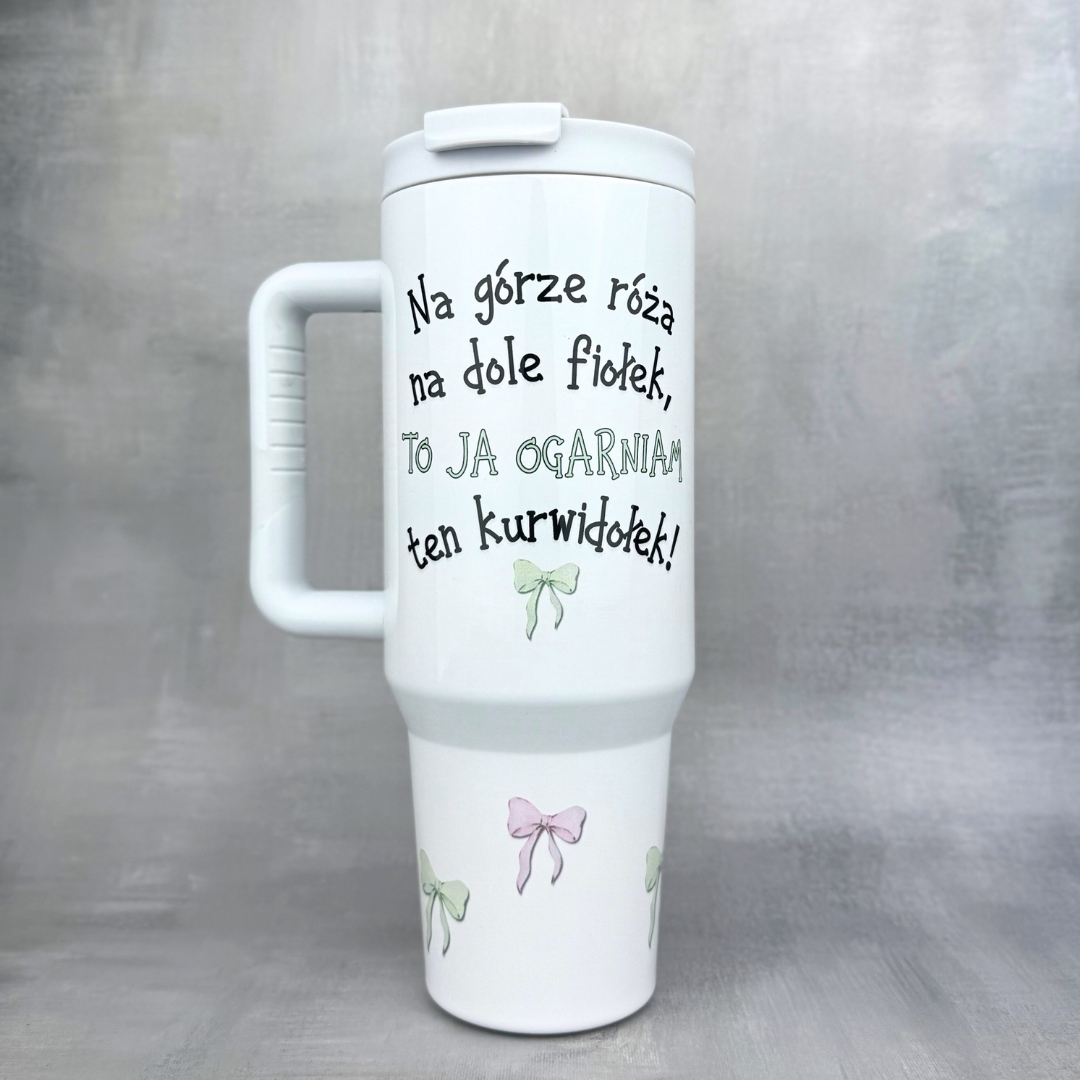 Kubek podróżny na górze róża na dole fiołek to ja ogarniam ten kurwidołek dla niej