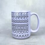 Kubek w chuju to mam szlaczki pastelowy liliowy