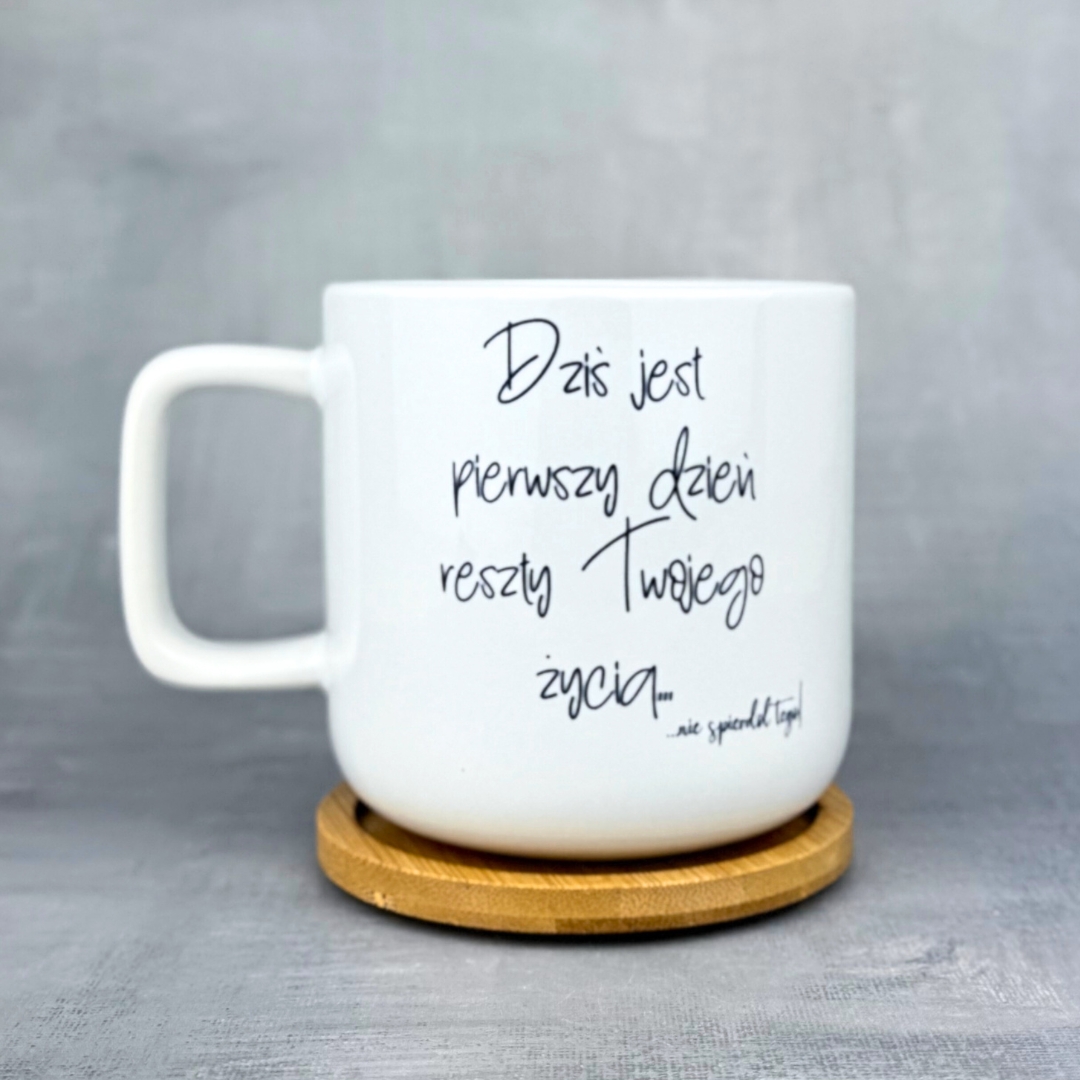 Kubek dziś jest pierwszy dzień reszty twojego życia z bambusowym wieczkiem-podkładką 400ml