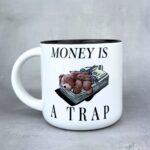 Kubek money is a trap z czarnym środkiem