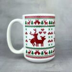 Kubek świąteczny jelenie szlaczki biały