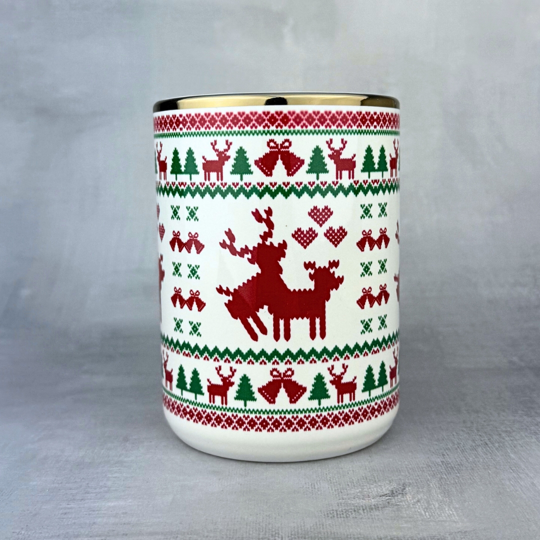 Kubek świąteczny jelenie szlaczki złoty jak ze swetra świątecznego Kubek świąteczny jelenie szlaczki złoty humping deer