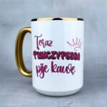 Kubek teraz princzypessa pije kawę nowy złoty